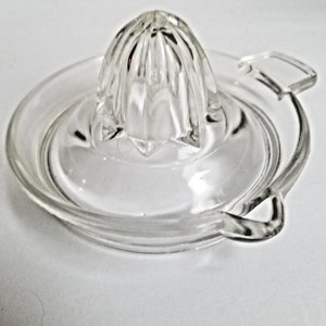 Alésoir à jus en verre vintage : outil de cuisine Mid-Century