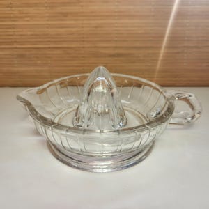 Vintage Glass Juicer Reamer Deep Clear Ribbed Glass Thumb Handle Retro Kitchen L16