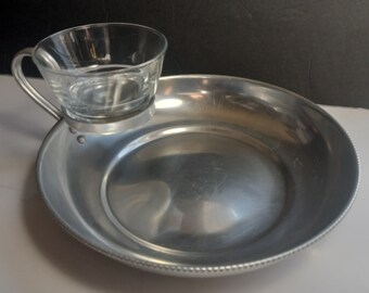 MCM Vintage B W Buenilum Chip and Dip Dish o vassoio da portata con bordo in rilievo in alluminio con piatto in vetro