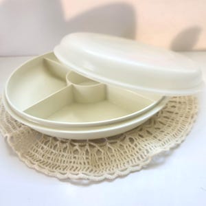Tupperware Divided Fruit or Vegetable Tray with Lid 5 Sections Almond Colour Kitchen Serving Collectible