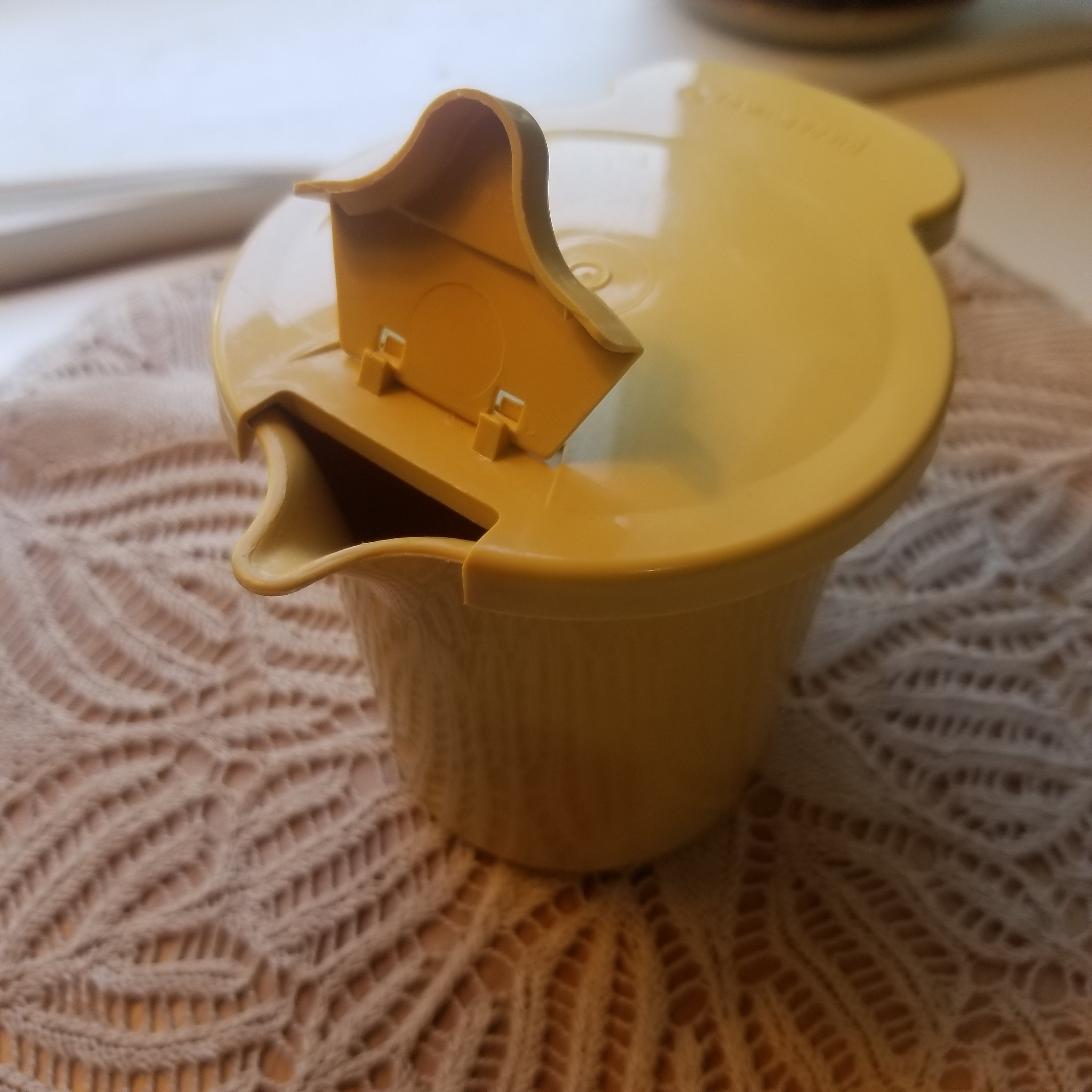 Tupperware Yellow gold Creamer Container with Flip Up Lid 574-12