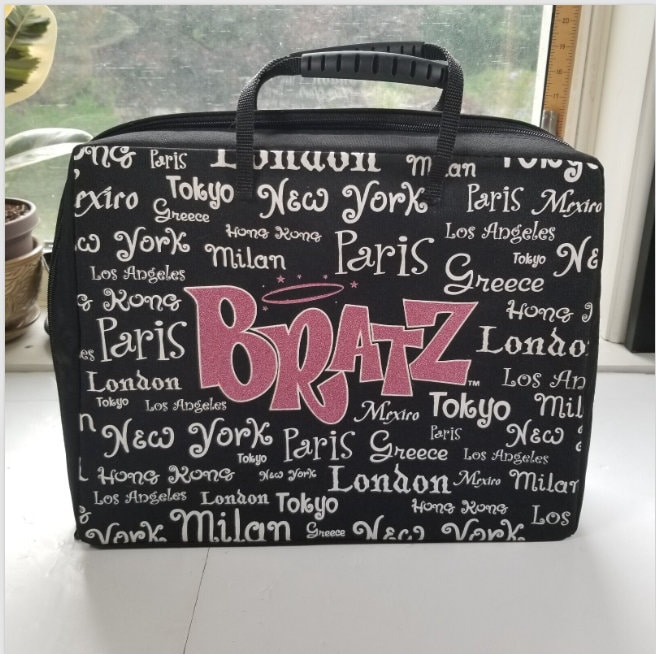 Mini étui de transport pour poupées Lil’ Bratz vintage Y2K