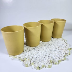 Tupperware Cups Tumblers 1251 Set of Four Harvest Gold 8oz Juice Cups