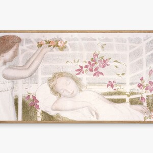 Pode incluir: Uma pintura de duas mulheres em um cenário de jardim. Uma mulher está deitada dormindo enquanto a outra coloca uma coroa de flores em sua cabeça. A pintura é feita em cores pastel suaves e tem uma sensação de sonho e romântica.