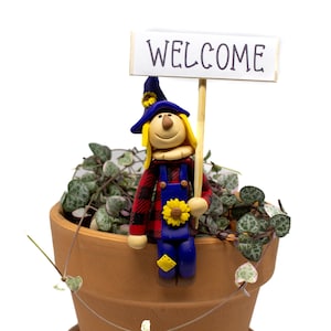 Scarecrow Potsitter- Flower Pot Hugger- Plant Pot Hanger- Flower Pot Scarecrow- Sits on Edge of Flower Pot- Flower Pot Decoration