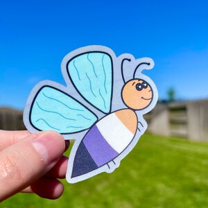 Niet-binaire bij (EnBee) - niet-binaire trotssticker/magneet | Mat gelamineerde waterdichte trotssticker of magneet
