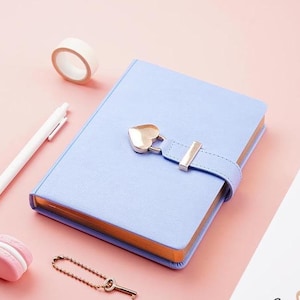 Lock Journal, Heart Shaped Locking PU Leather Hard Cover Gold Gild Edge Notebook Travel Diary, B6 Lined Locking with Key Personal Planner