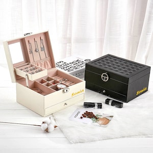 Sieraden doos voor vrouwen meisjes, 3 laag middelgrote sieraden organizer doos met slot en spiegel, verstelbare compart, gepersonaliseerde gift