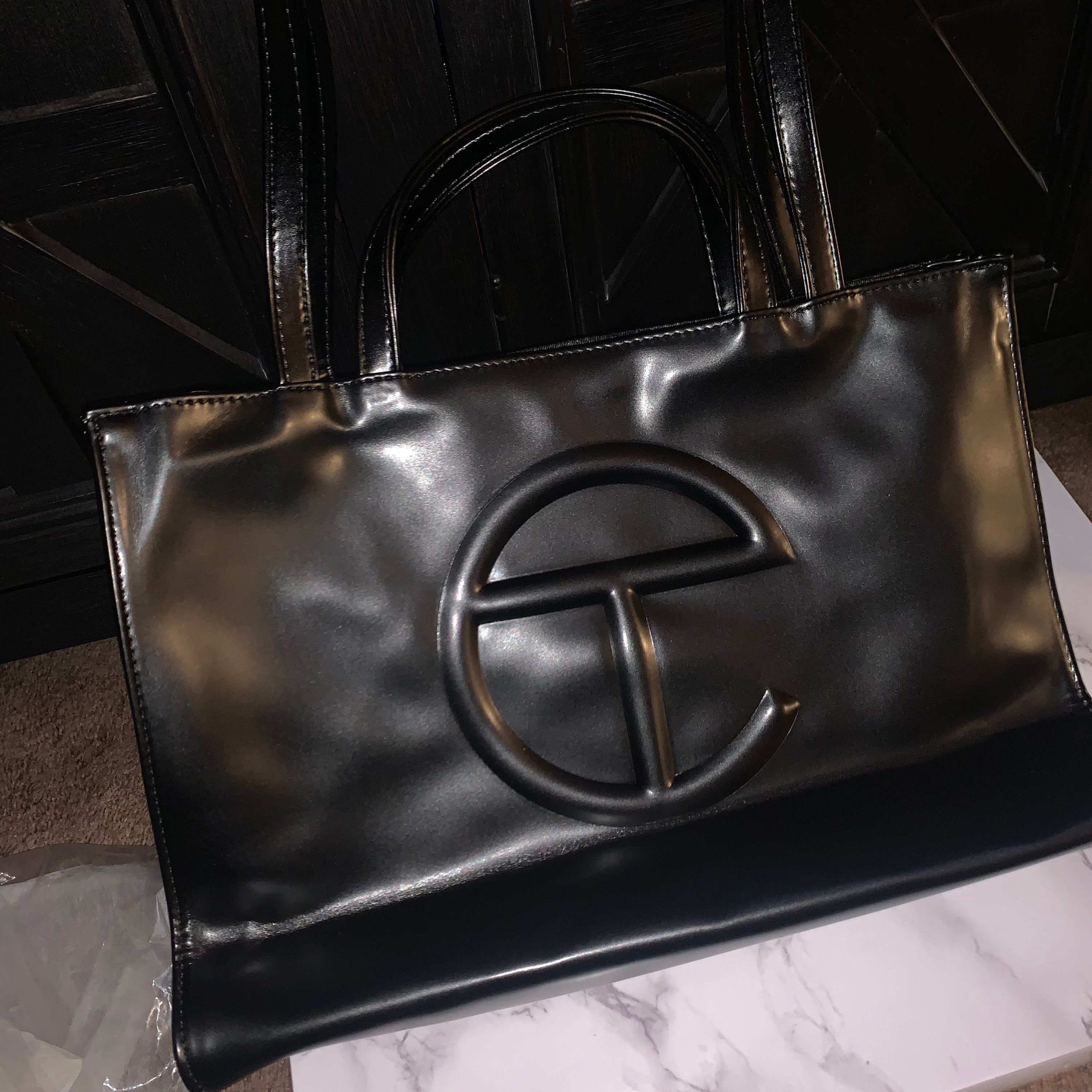 telfar medium bolsa dimensions