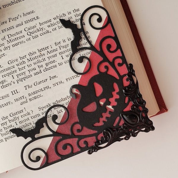 Delicate Gothic Dark Lacey Corner Bookmarks - Halloween Collection - Spider in Web and Pumpkin Lace