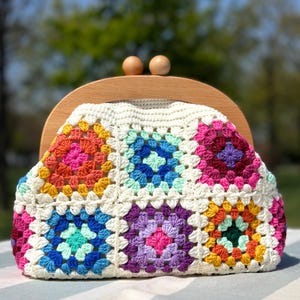 Cream Crochet Vintage Kiss Lock Clutch, Colorful Granny Squares, Chic and Elegant Lined Crochet Clutch Bag