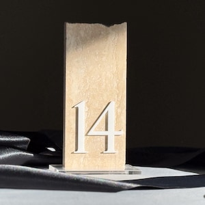 Numeri da tavolo in travertino 3D / Segnaletica unica per matrimoni / Decorazioni personalizzate a strati / Numeri da tavolo / Decorazioni per la tavola / Marmo naturale immagine 5