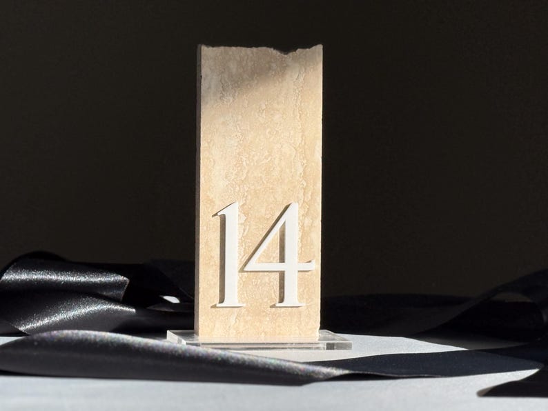 Numeri da tavolo in travertino 3D / Segnaletica unica per matrimoni / Decorazioni personalizzate a strati / Numeri da tavolo / Decorazioni per la tavola / Marmo naturale immagine 5