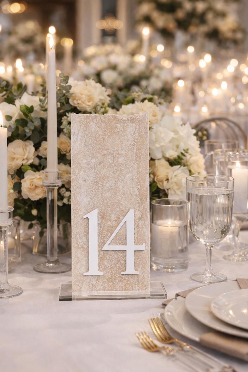 Numeri da tavolo in travertino 3D / Segnaletica unica per matrimoni / Decorazioni personalizzate a strati / Numeri da tavolo / Decorazioni per la tavola / Marmo naturale immagine 1