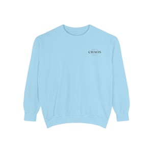 Koffein Kaos & Gos Tröja – Mysig Mamma Crewneck – Unisex Garment-Dyed Tröja