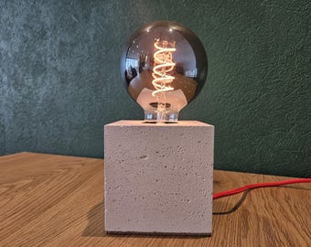 Luminária de Mesa de Concreto. Iluminação de Design com Luminária em Estilo Cubo. Luminária feita à mão. Luminária Branca. Presente Único.