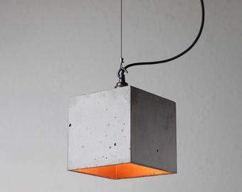 Lampada a sospensione in cemento. Illuminazione unica. Lampada a cubo. Lampada realizzata al 100% a mano. Lampada grigia. Regalo unico. Illuminazione industriale.