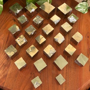 Esemplari di cubo di pirite naturale dalla Spagna/Perù