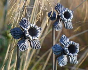 Small Metal Daffodils x3 | Rusty Metal | Gift | Present | Garden Art | Garden Feature | Ornament