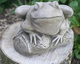 Concrete garden frog Stone frog figurine Frog garden statue Cement frog decor Concrete animal sculpture Pound decoration Backyard gift