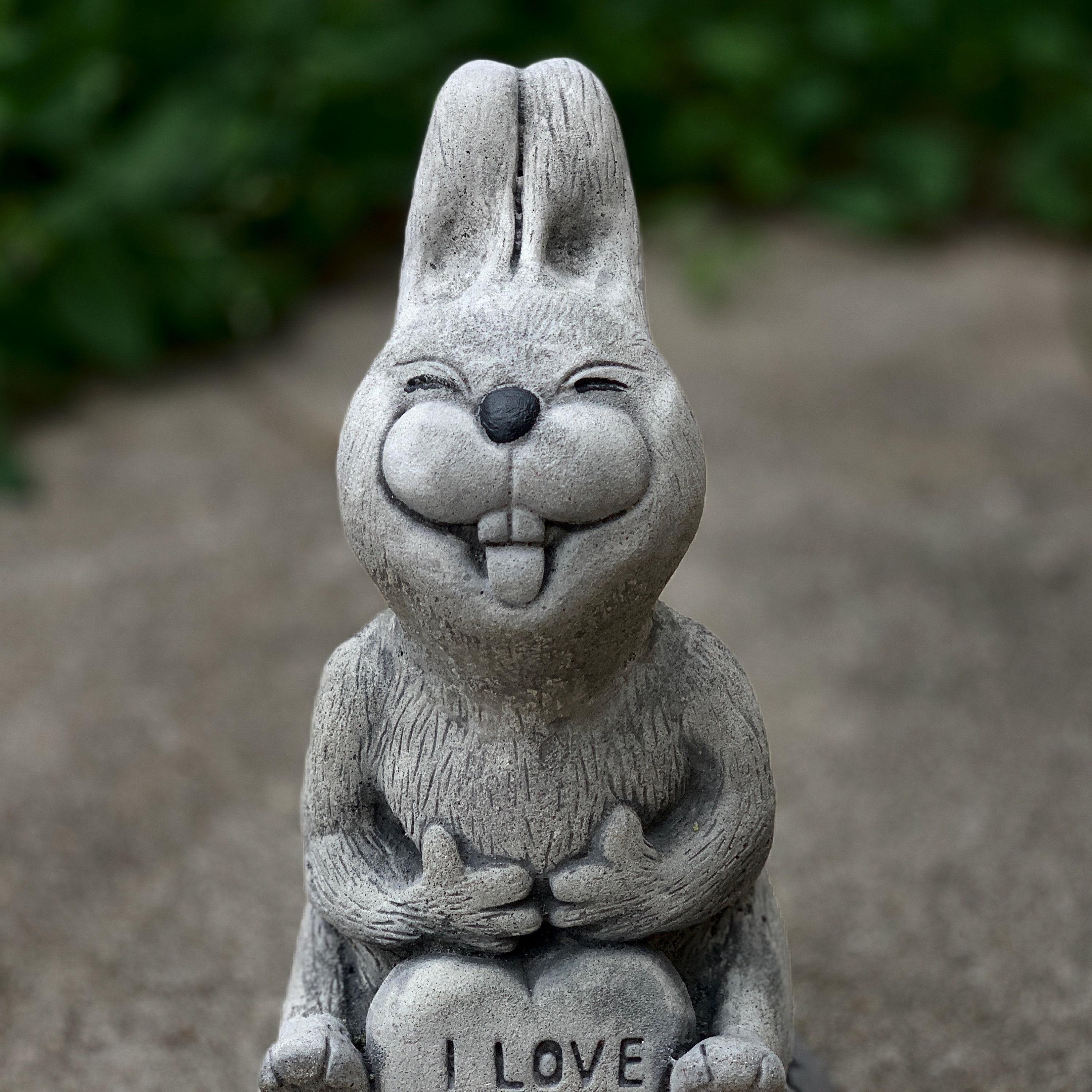 Beton Hase Statue Garten Hase Skulptur Outdoor Kaninchen Ornament Süße Hase  für Garten Realistische Kaninchen Figur Sitzende Kaninchen Dekor - .de