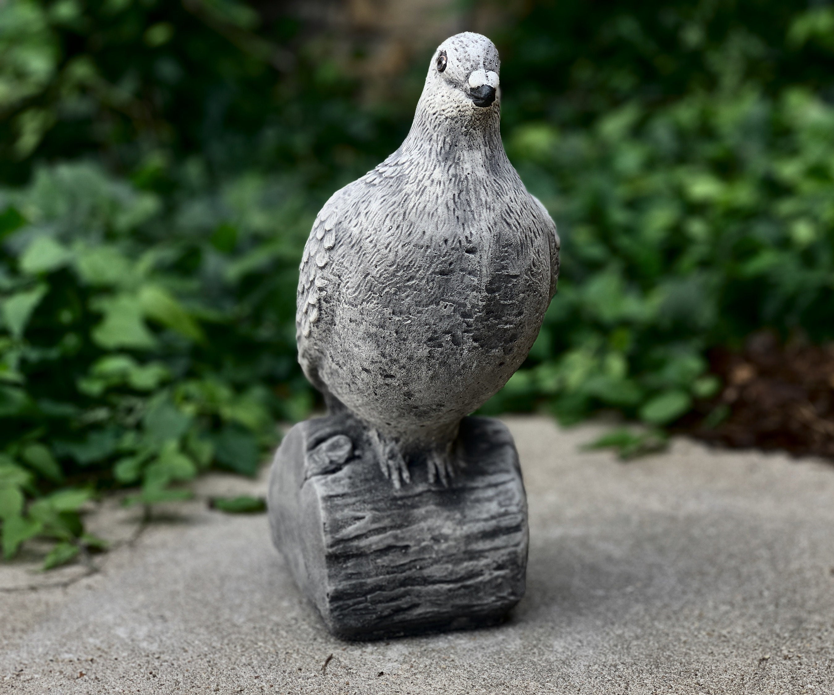 Bird doves figurine Backyard decor Concrete bird Outdoor sculpture Gift farm lovers Garden