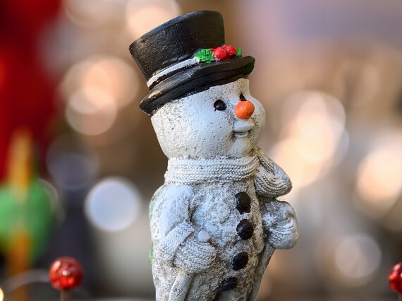 Mini Snowman Statue Christmas Snowman With Top Hat Christmas Mini Landscape  Decoration Accessories Toy House Decoration, Room Decoration, Aesthetic  Room Decor, Bedroom Decor, Home Decoration, Cute Aesthetic Stuff, Cool  Gadgets, Unusual Items 