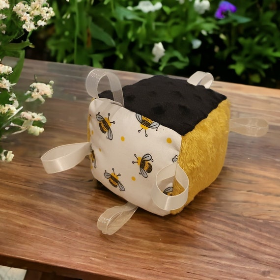 Bee Baby Sensory Cube | Bumblebee | Rattle Toy | BEE-UTIFUL | Gift Idea | Baby Shower Present | Pram | Play Gym | Car Seat.