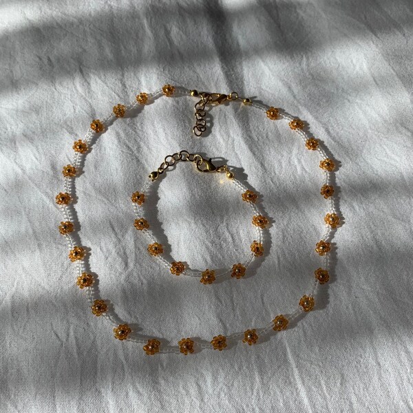 Ensemble de bijoux, collier et bracelet marguerites, perles de rocaille