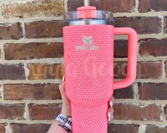 Vaso Stanley de 40 oz con diamantes de imitación en color coral