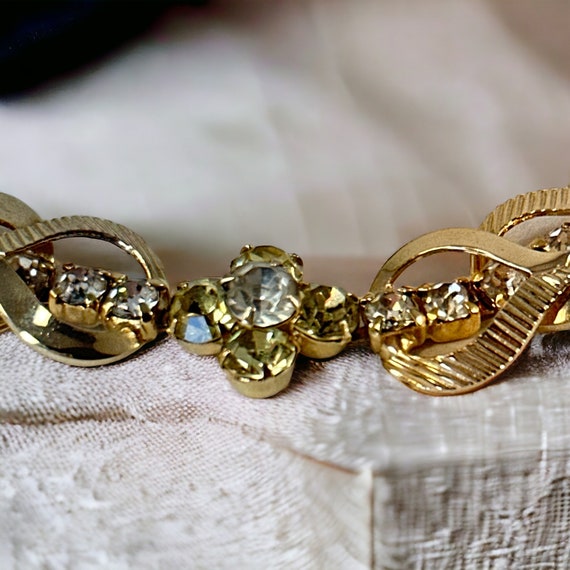 Vintage Sarah Coventry Gold Tone & Rhinestones Fl… - image 7