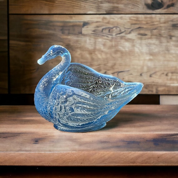 Fenton フェントン社 オパールセントガラスの小鳥（サイン入り） ヴィンテージ フェントン ブルー オパールセント スワン 小物入れ