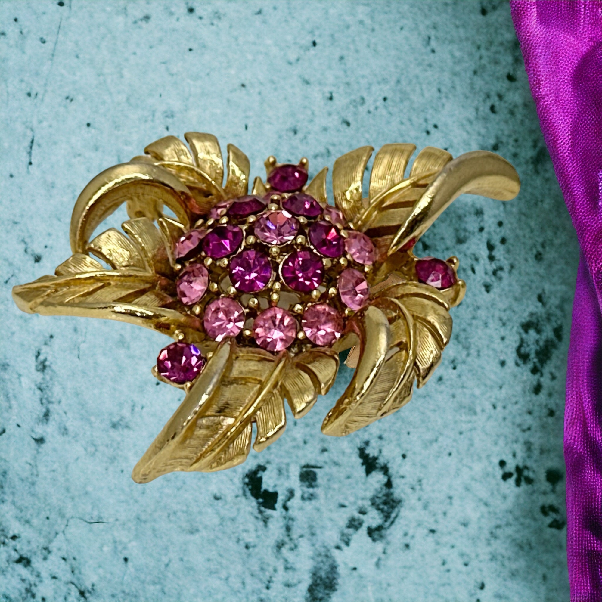 Vintage Lisner Oversized Pink Floral Brooch display picture 1