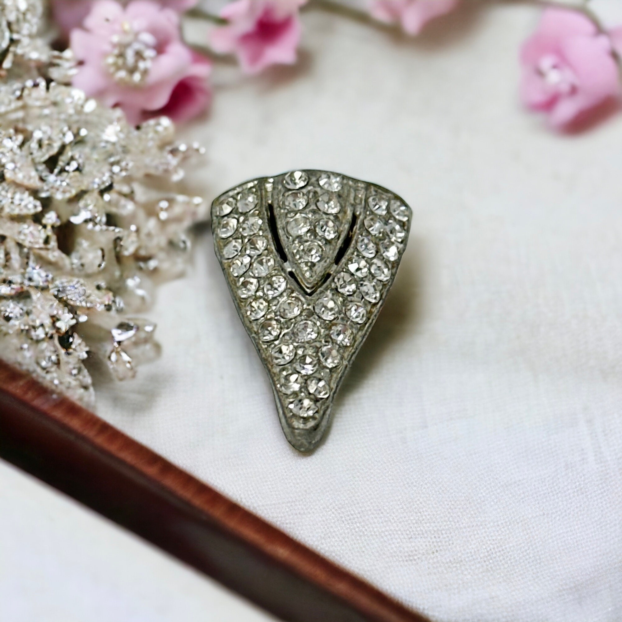 Vintage Deco Old Hollywood Multi Color Rhinestone Pot Metal Dress Clip Vintage Art Deco Rhinestone Brooch: Multicolor Pot Metal  main image 3