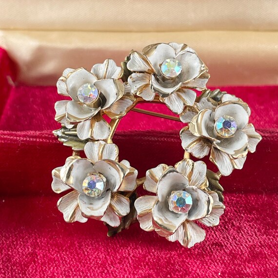 Vintage Coro White Enamel & Gold Tone Flower Wrea… - image 7