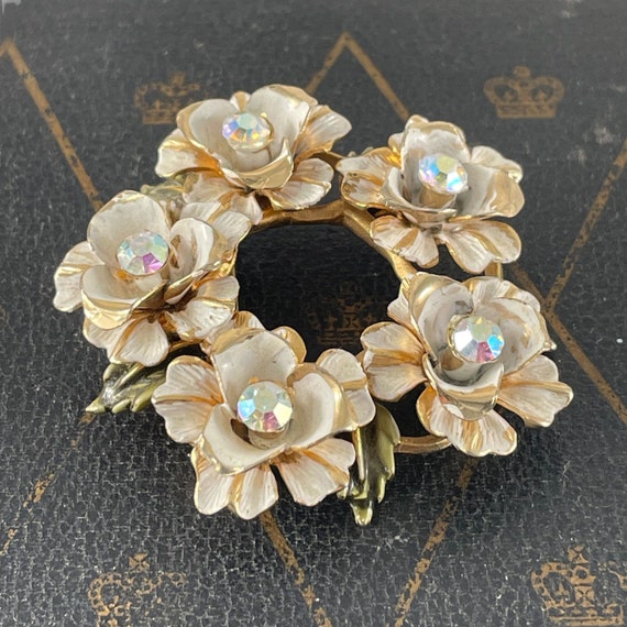 Vintage Coro White Enamel & Gold Tone Flower Wrea… - image 6