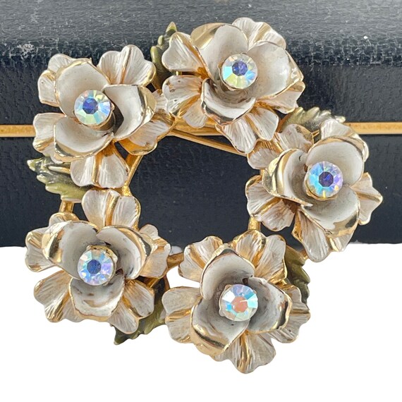 Vintage Coro White Enamel & Gold Tone Flower Wrea… - image 8