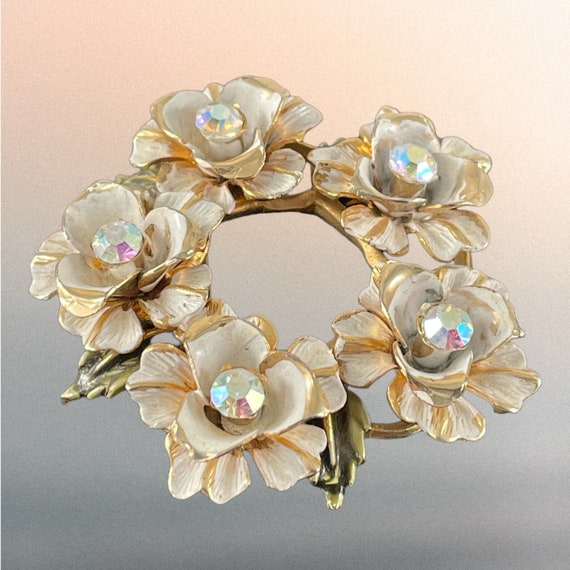 Vintage Coro White Enamel & Gold Tone Flower Wrea… - image 5