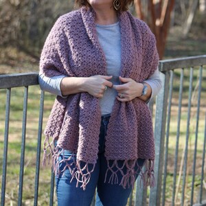 Pfingstrose Wrap / Einfache Häkelanleitung / PDF DIGITAL DOWNLOAD / Leichtes Häkeltuch mit Fransen, elegantes Häkeltuch, Frühlingshäkeltuch
