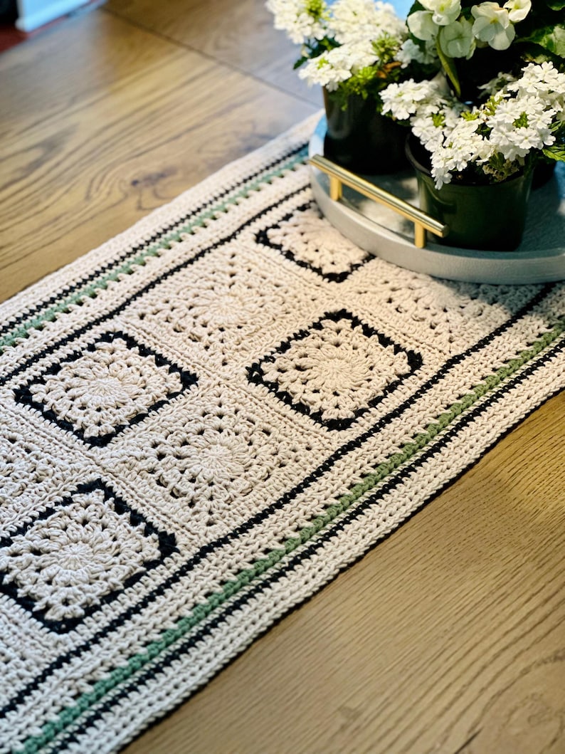 Patroon tafelloper gehaakt | DIGITALE DOWNLOAD pdf | Boho-geïnspireerde vierkanten met textuur, eenvoudig haken, franje, woondecoratie afbeelding 2