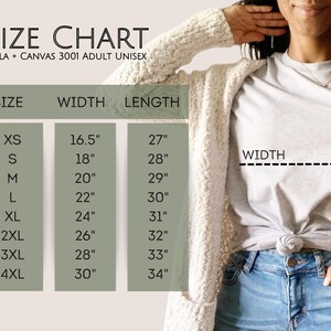Op de afbeelding: Maattabel voor Bella + Canvas 3001 unisex volwassen T-shirts. De tabel toont de breedte- en lengtemaat in inches voor maten XS tot 4XL.