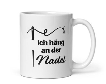 I'm hooked on sewing – Sewing mug for creative types – Gift for seamstresses & DIY fans – Sewing coffee mug