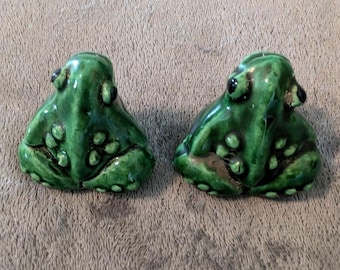 Vintage Green Frogs Ceramic Salt & Pepper Shakers Set 2&quot; Novelty Whimsical