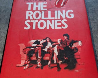 Según el libro de mesa de café de tapa dura de los Rolling Stones, Dora Loewensrein, 2003 VTG