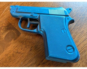 Pistola de agua Eldon-Cal 22 azul vintage, juguete de plástico, 4.5" x 3".