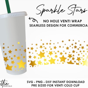 Puede incluir: Un vaso frío venti blanco con un diseño de estrellas doradas brillantes. El diseño es sin costuras y envuelve el vaso. El texto "Sparkle Stars" y "No Hole Venti Wrap" está escrito en negro sobre fondo blanco. El texto "Seamless Design for Commercial Use" está escrito en negro sobre fondo blanco. El texto "SVG - PNG - DXF Instant Download" y "Pre Sized for Venti Cold Cup" está escrito en negro sobre fondo blanco.