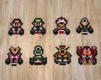 Mario Kart Ornamenti / Portachiavi / Mario / Bowser / Luigi / Pesca / Rospo / Koopa / Yoshi / Donkey Kong / SNES Bontà Retrò / Pixel Art /