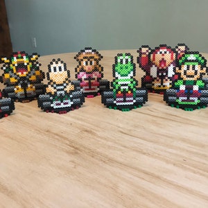 Mario Kart Magnete/Ständer | Mario | Bowler | Luigi | Pfirsich | Kröte | Anhänger | Yoshi | Esel Kong | SNES Retro Güte | Pixel Kunst |