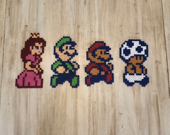 Super Mario Bros 2 Magneter | Mario | Luigi | Padda | Prinsessan Paddsvamp | Retro spelrumsdekor | Pärl Pixel Art Sprites |