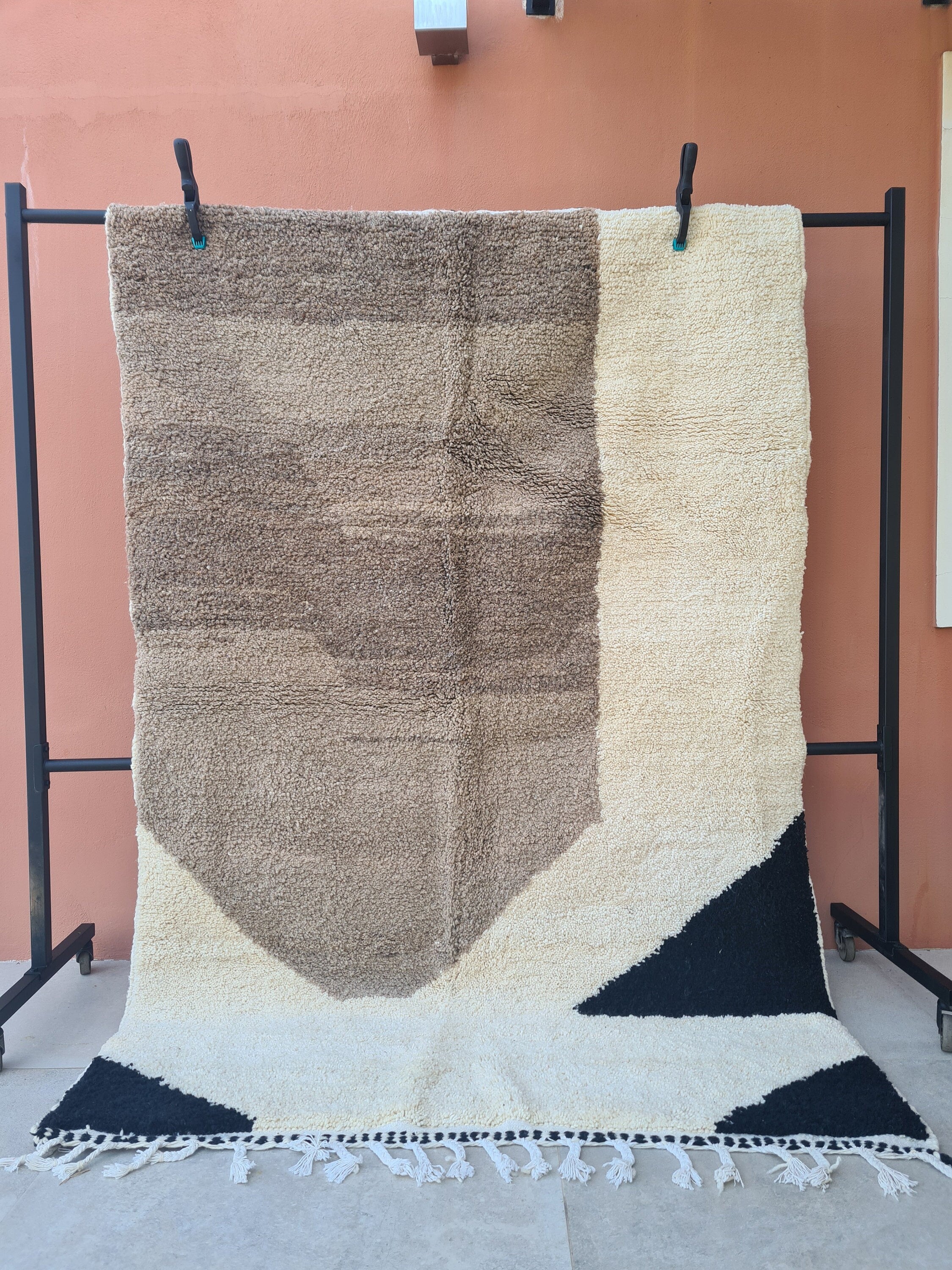 Tapis Beni Ouarain Blanc Asymétrique Noir Marron 270x160cm